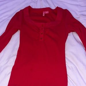 Red quarter sleeve